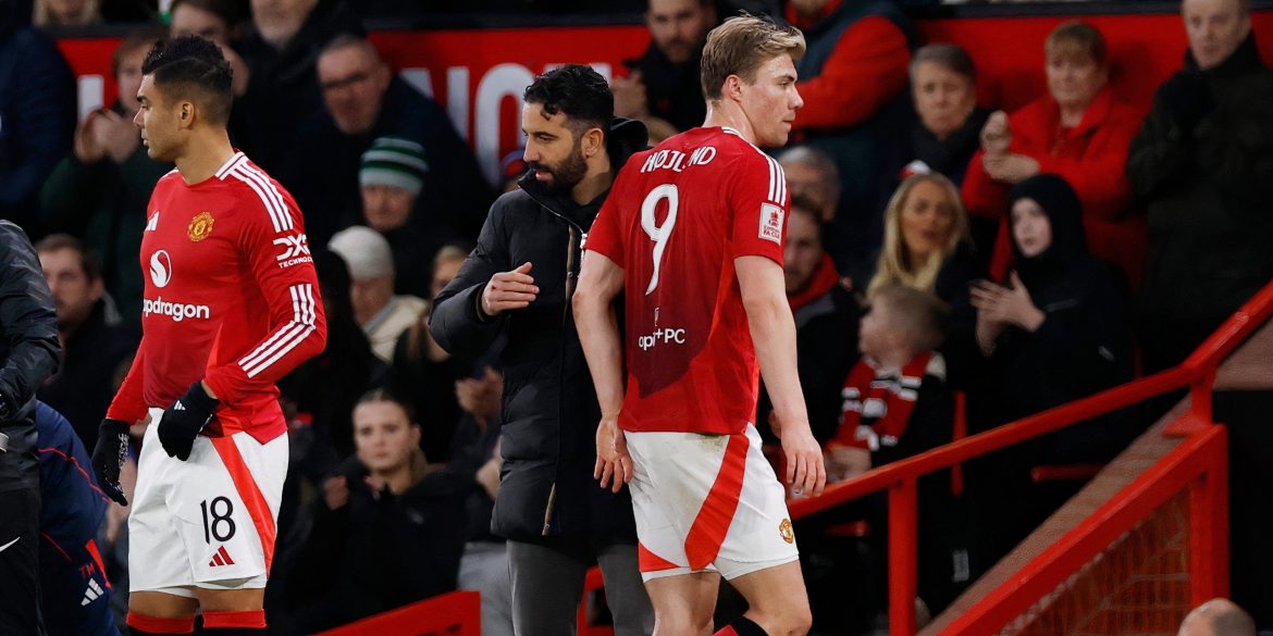 Huge Hojlund upgrade: Wilcox opens talks to sign "new Mbappe" for Man Utd